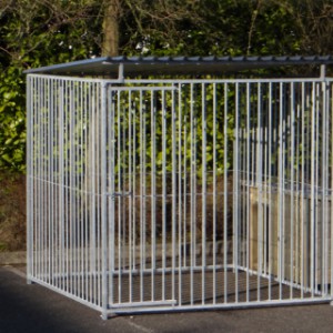  Hondenkennel met hondenhok 