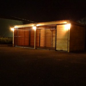 Kennels met verlichting uniek bij GrootPlezier.nl