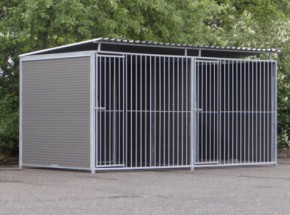 Dubbele hondenkennel Ferm 4x2m, met dak en WPC-panelen