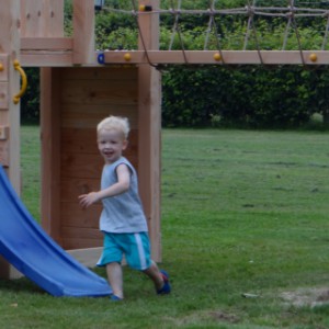 Houten speeltoestel Garden bevat meerdere speelplateaus