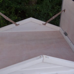 Het konijnenhok Double Small heeft een handige bergzolder