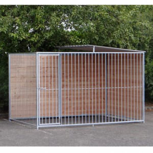 Hondenkennel FERM met douglashout en half dak 2x3m