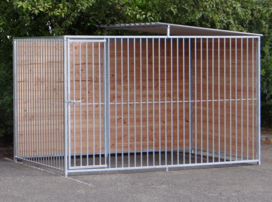 Hondenkennel FERM met douglashout en half dak 2x3m