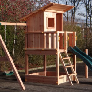 Houten speeltoestel Beach hut hoog is gemaakt van chique douglashout