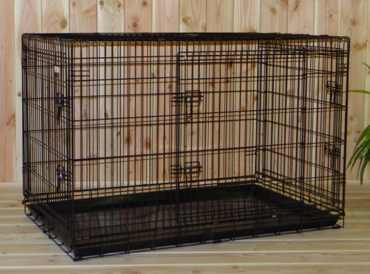 Grote Hondenbench met 3 deuren en anti-slip voetjes, zwarte hondenbench van 124x76x83cm