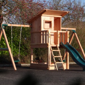 Het speeltoestel Beach hut hoog is een aanwinst voor uw achtertuin!