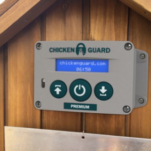 Met de Chickenguard Premium kunt u uw nachthok makkelijk sluiten
